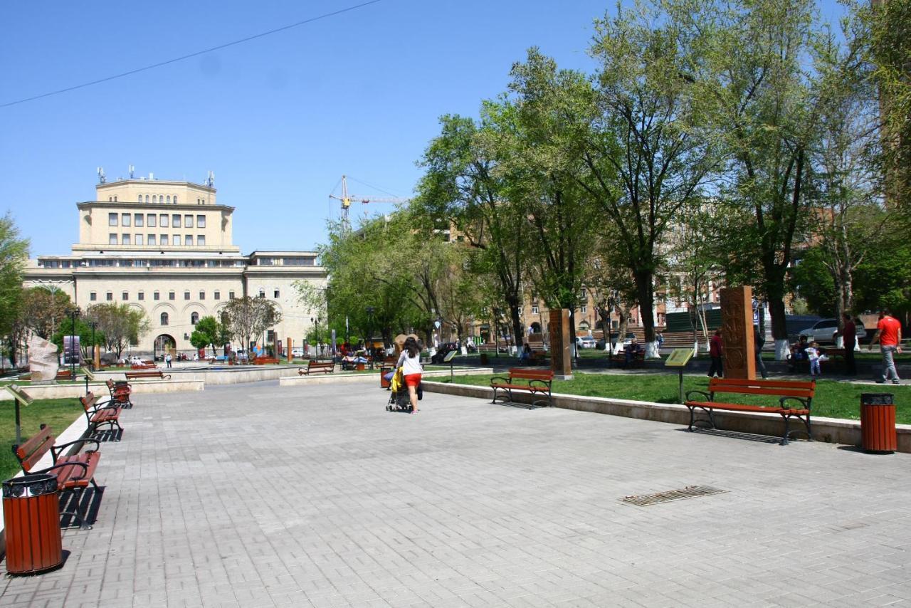 Vernisaj apt at Republic Square&Ruben tours Erévan Extérieur photo